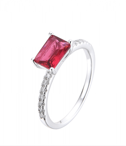 Anillo Rectangular con Piedra Fucsia
