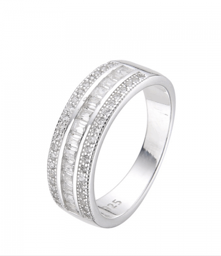 Anillo Con Piedras Blancas