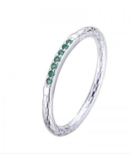 Anillo con Piedras Verdes