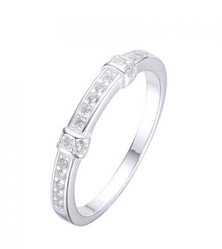 Anillo con Piedras Blancas
